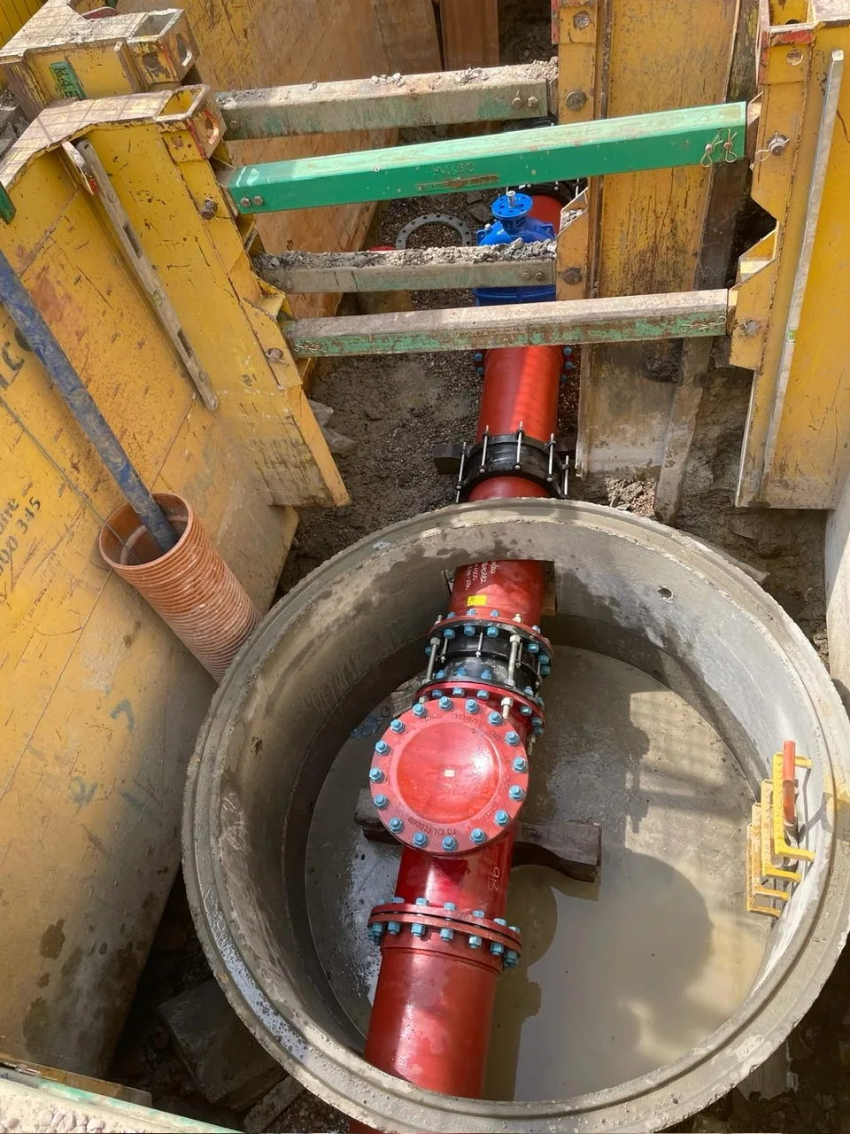 Ductile iron valve chamber installation, Kilburn to Marehay rising main